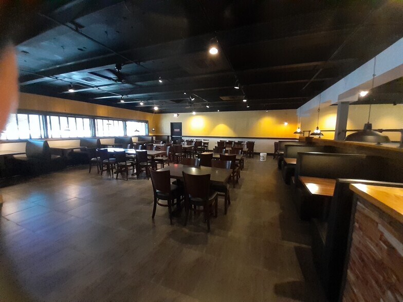 More Photos Of 5101 E Colonial Dr, Orlando Restaurant For Sale