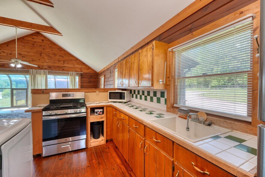 More Photos Of 23 & 60 Greenbriar Hwy, Blairsville Office For Sale