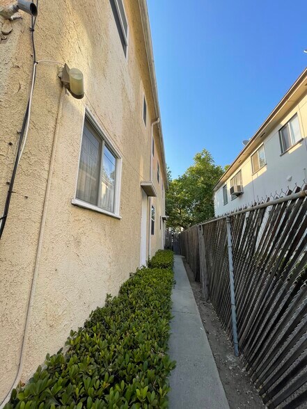 More Photos Of 10634 Whipple St, Toluca Lake Apartments For Sale