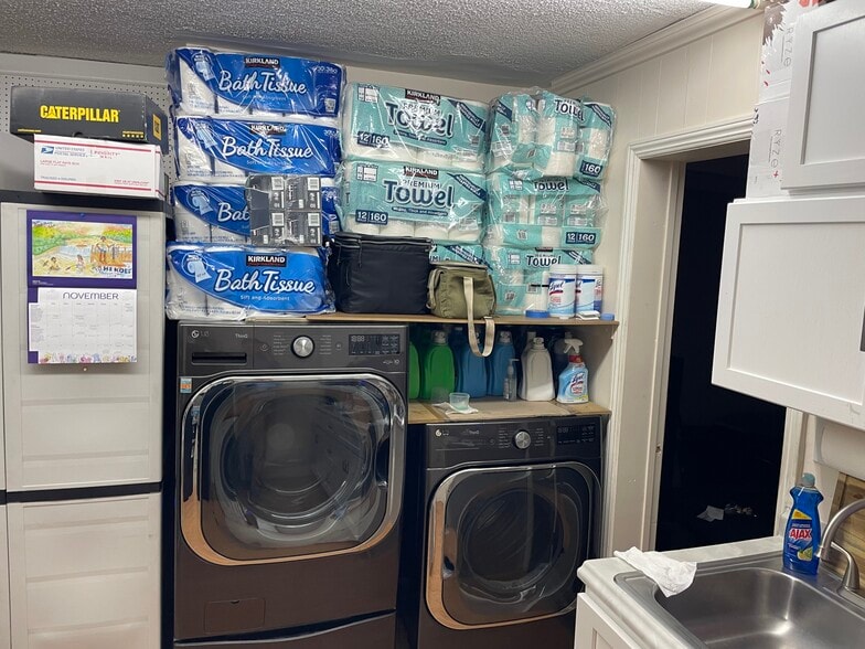 More Photos Of 1854 W 17th St, Santa Ana Freestanding For Sale