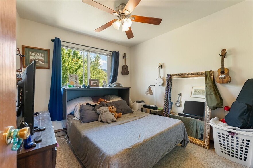 More Photos Of 416 Alder St, Mount Shasta Apartments For Sale