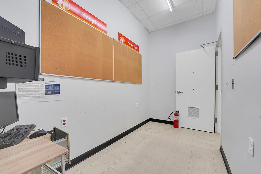 More Photos Of 215 E 1st St, Granite Freestanding For Sale