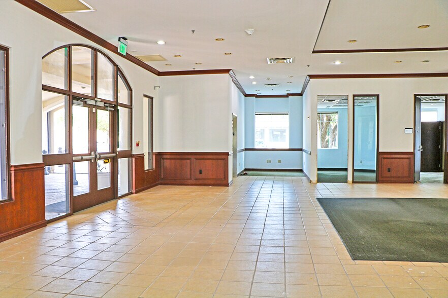 More Photos Of 16600 N Dallas Pky, Dallas Office For Lease