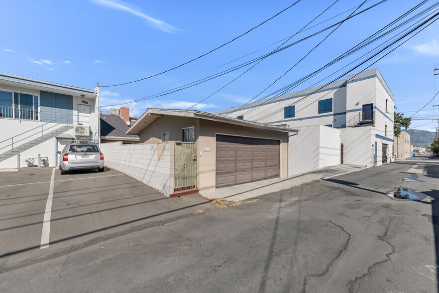 More Photos Of 4110 W Burbank Blvd, Burbank Office Residential For Sale