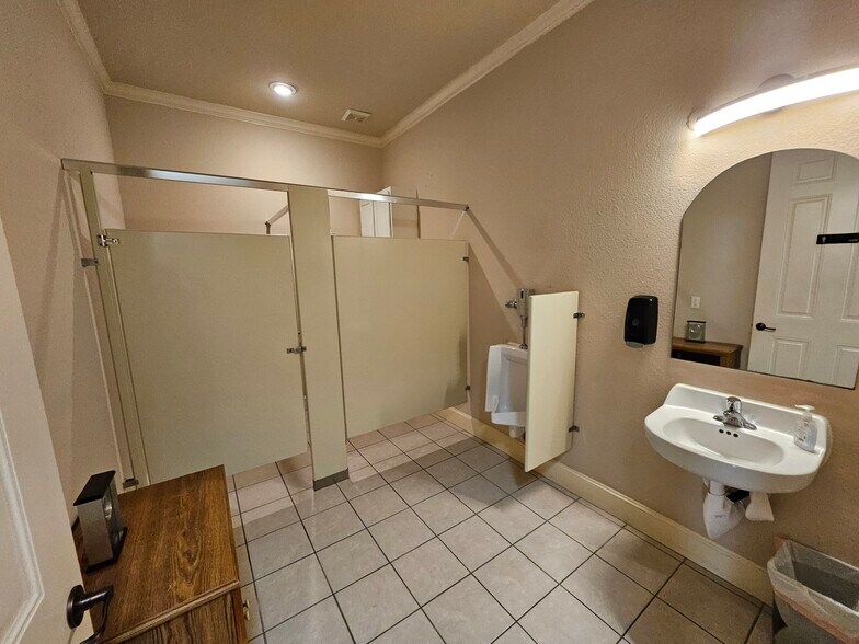 More Photos Of 1806 Snake River Rd, Katy Medical For Sale