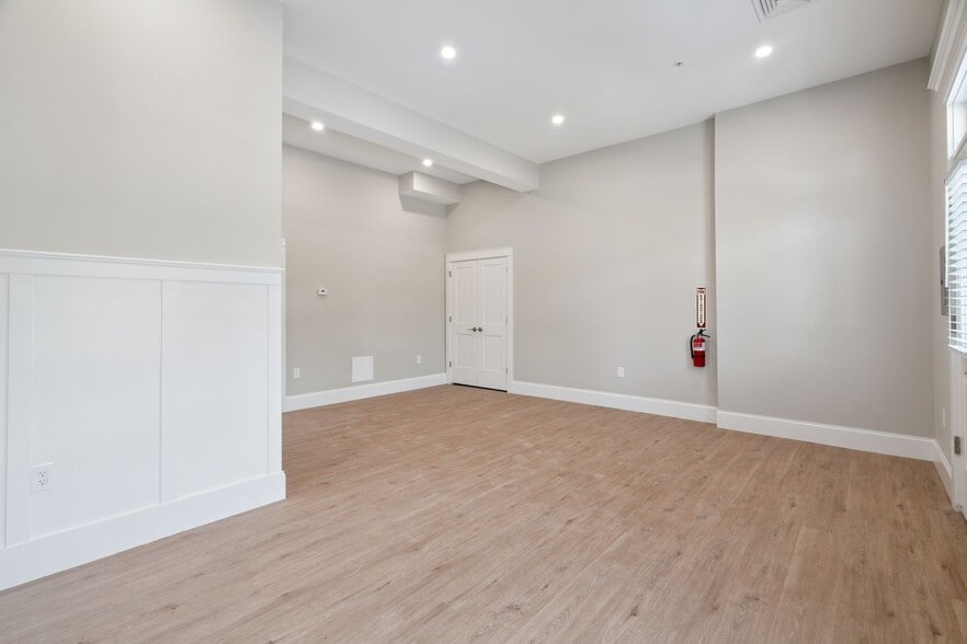 More Photos Of 3 Quill Lane, Barrington Apartments For Lease