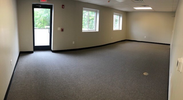 More Photos Of 411-423 Nina Way, Warminster Township Light Distribution For Lease