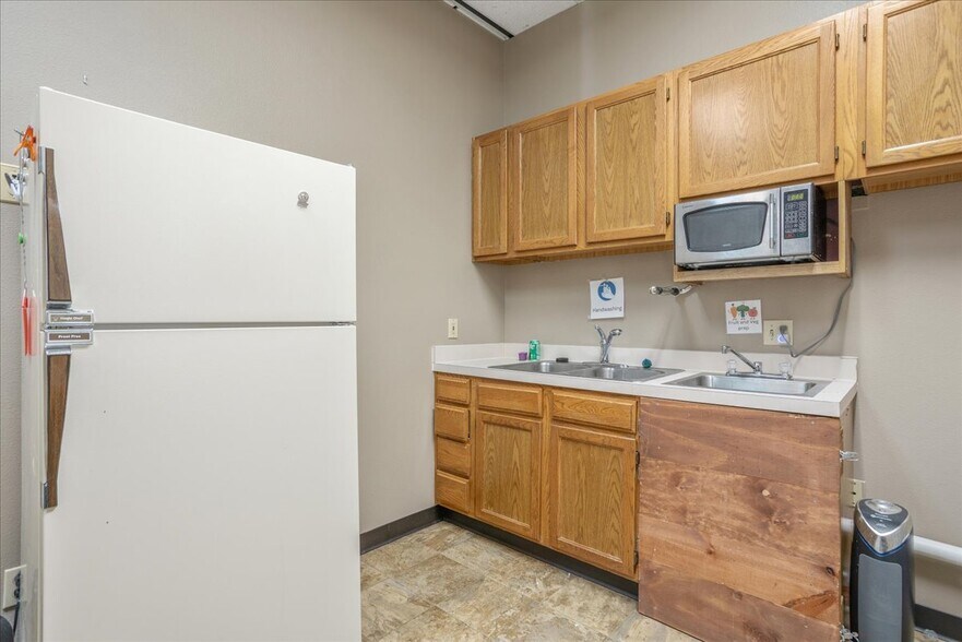 More Photos Of 1904 E 15th St, Cheyenne Office For Sale