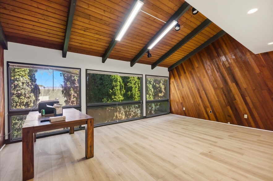 More Photos Of 5375 Industrial Dr, Huntington Beach Light Distribution For Sale