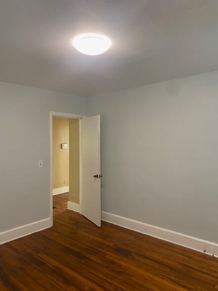 More Photos Of 5560 Jonesboro Rd, Lake City Office For Sale