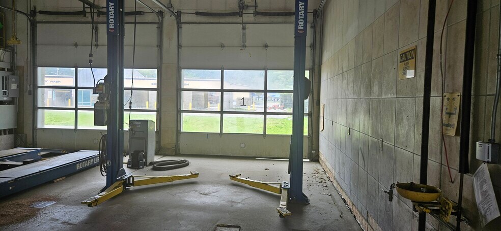 More Photos Of 160 Sykes Mountain Ave, White River Junction Auto Dealership For Sale