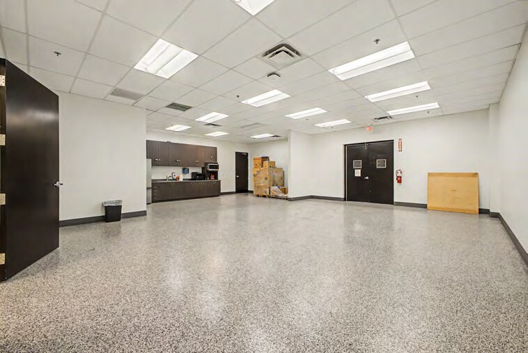 More Photos Of 230 N 48th Ave, Phoenix Manufacturing For Lease