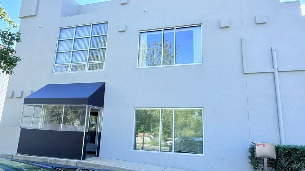 More Photos Of 507 Broad St, Shrewsbury Storefront Retail Office For Lease