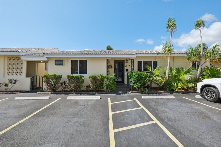 More Photos Of 1201 S Federal Hwy, Hollywood Hotel For Sale