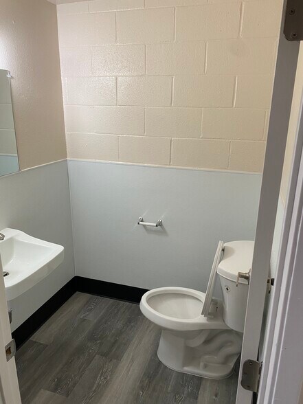 More Photos Of 725-785 W Rialto Ave, Rialto Warehouse For Lease