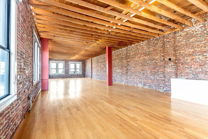 More Photos Of 1099 Folsom St, San Francisco Loft Creative Space For Lease