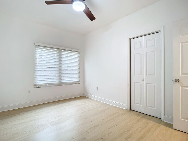 More Photos Of 518 Biscayne Dr, West Palm Beach Apartments For Sale