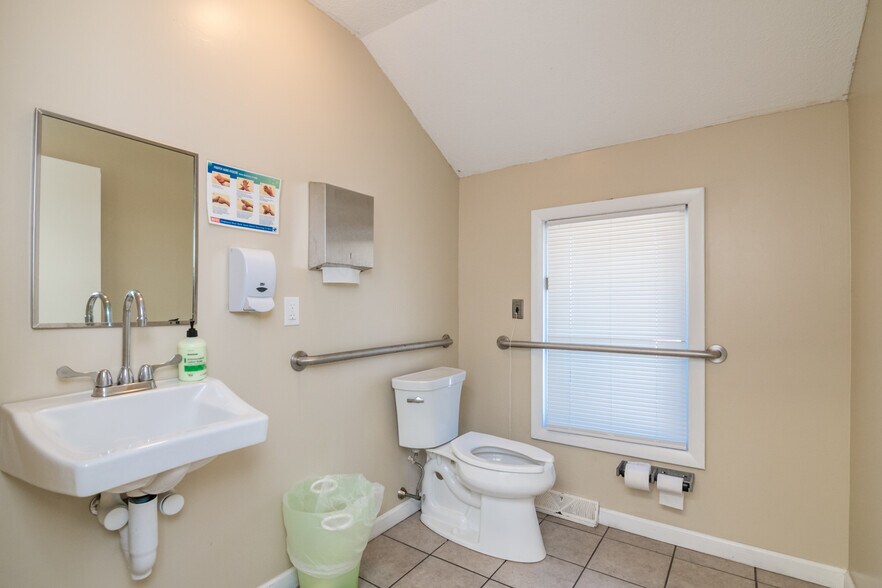 More Photos Of 860 Boston Rd, Springfield Medical For Lease