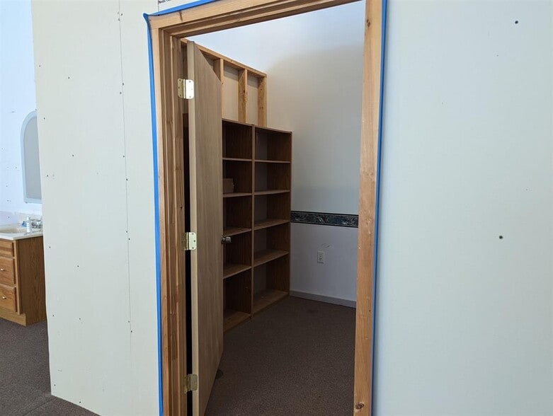 More Photos Of 14-20 Pleasant St, Claremont Storefront Retail Office For Lease