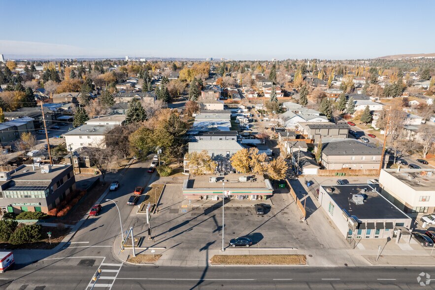More Photos Of 2903 Centre St NW, Calgary Convenience Store For Lease