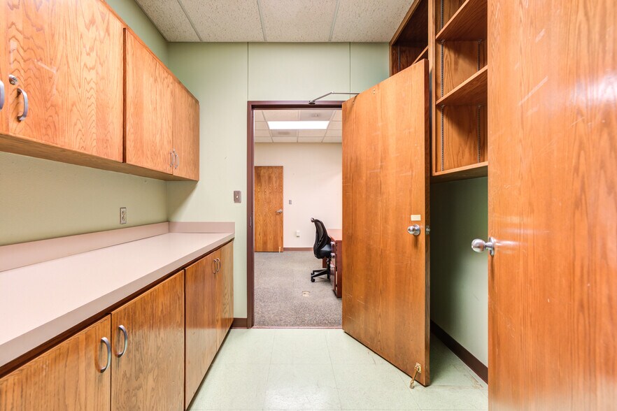 More Photos Of 3802-3806 Interstate 27, Lubbock Office For Sale