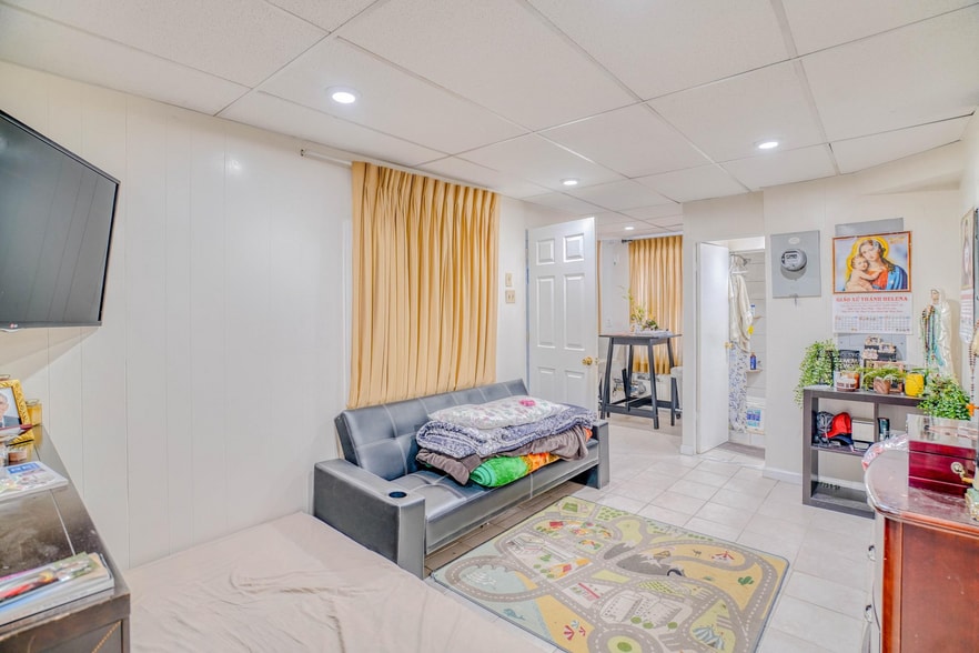 More Photos Of 12 E Wister St, Philadelphia Storefront For Sale