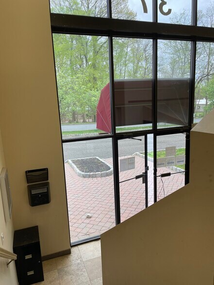More Photos Of 37 Ramland Rd, Orangeburg Office For Lease