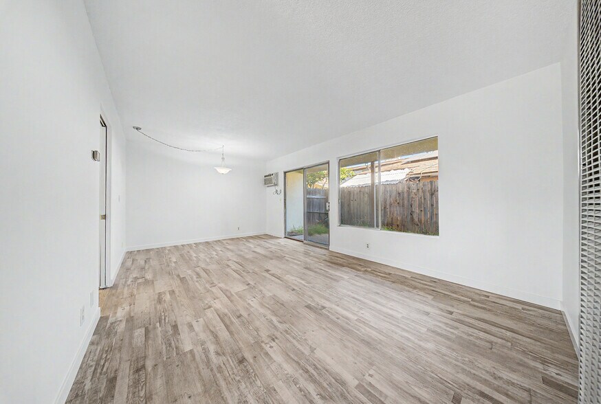 More Photos Of 2521-2523 S 6th Ave, Arcadia Apartments For Sale