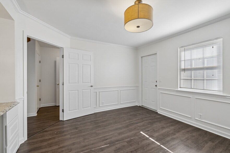 More Photos Of 109 Holiday Ct, Franklin Office For Sale