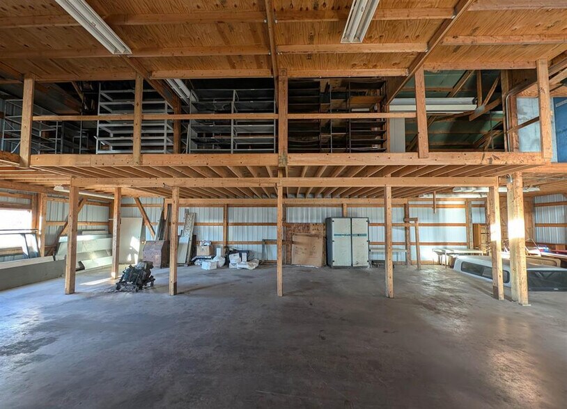 More Photos Of 421 E Moneta Ave, Peoria Heights Self Storage For Lease