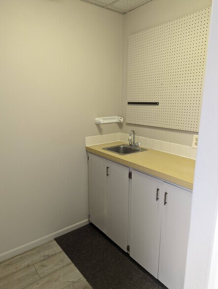 More Photos Of 535 S Emporia St, Wichita Flex For Lease