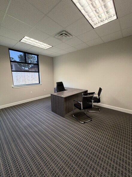 More Photos Of 633 E Fernhurst Dr, Katy Medical For Lease