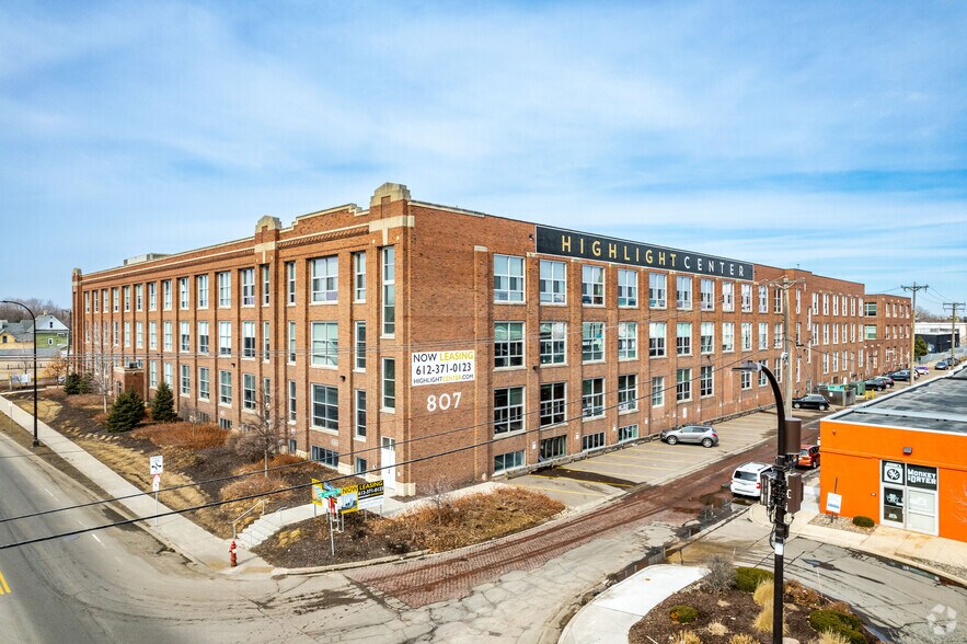 More Photos Of 807 Broadway St NE, Minneapolis Loft Creative Space For Lease