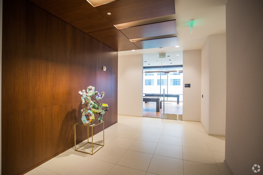 More Photos Of 1800 N Lynn St, Arlington Apartments For Lease