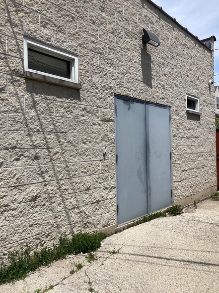 More Photos Of 4639 W Armitage Ave, Chicago Office For Sale