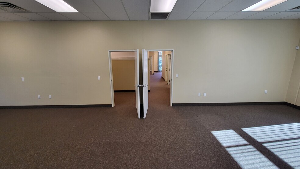 More Photos Of 7381 Prairie Falcon Rd, Las Vegas Medical For Lease