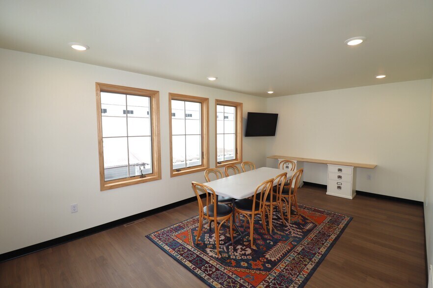 More Photos Of 257 Manypenny Ave, Bayfield Office For Lease