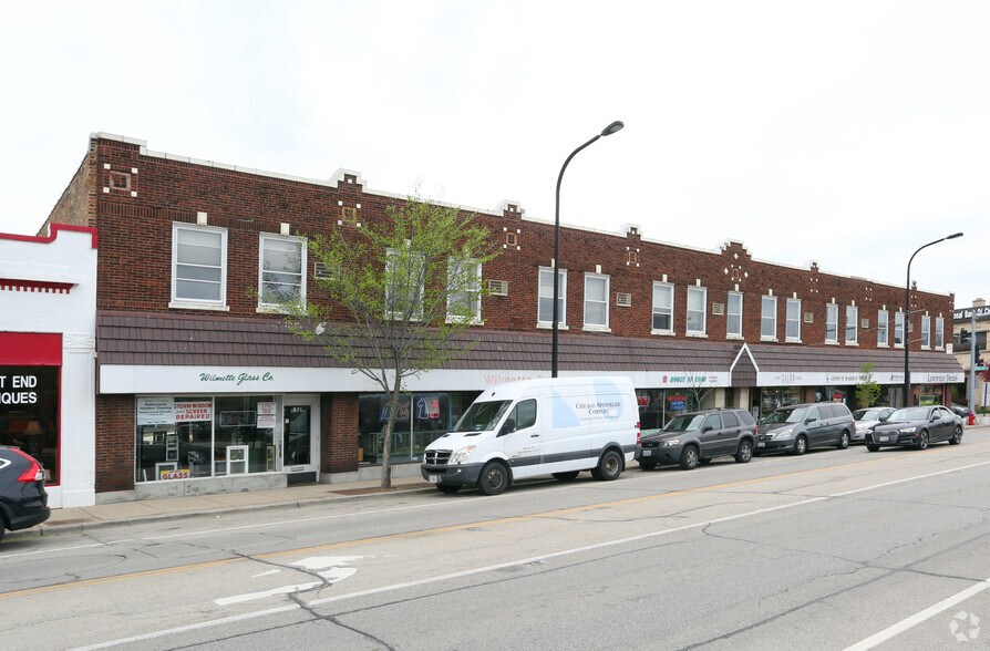 More Photos Of 621 Green Bay Rd, Wilmette Storefront Retail Office For Sale