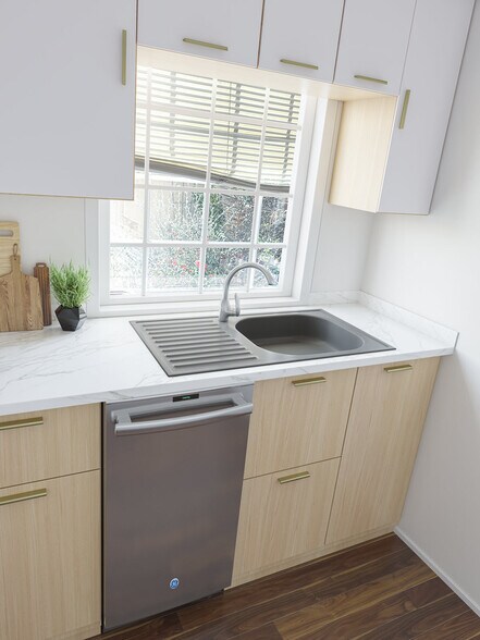 More Photos Of 1084 Cass St, Monterey Medical For Sale