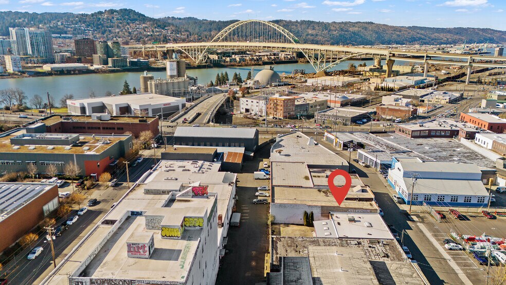 More Photos Of 660 N Thompson St, Portland Showroom For Sale
