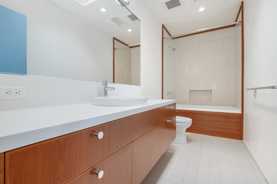 More Photos Of 503 Boccaccio Ave, Venice Loft Creative Space For Lease