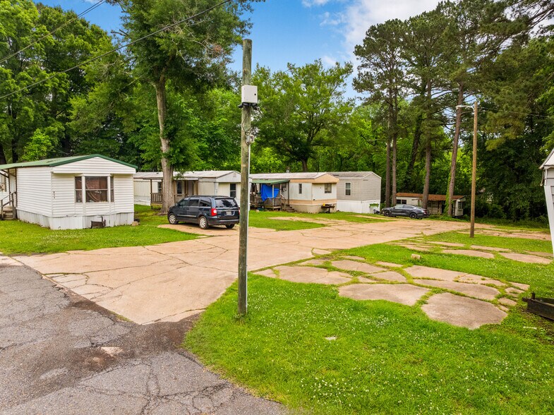 More Photos Of 211 Courtney Ln, Pineville Apartments For Sale