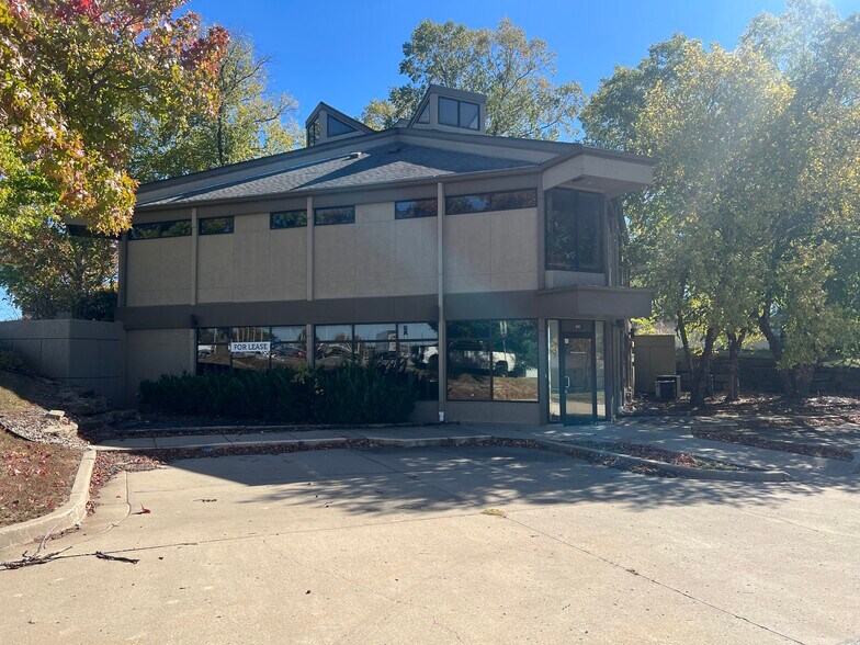 More Photos Of 510-512 NW Mock Ave, Blue Springs Medical For Lease