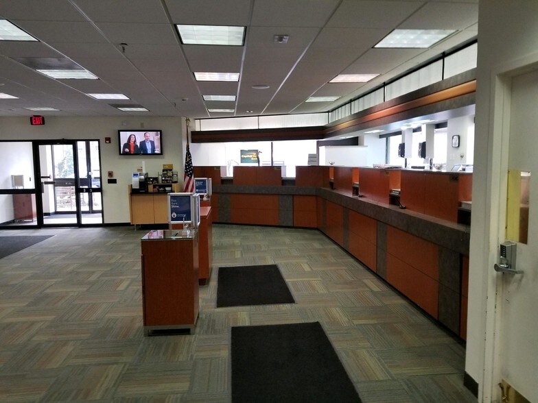 More Photos Of 45 Essex St, Millburn Bank For Lease