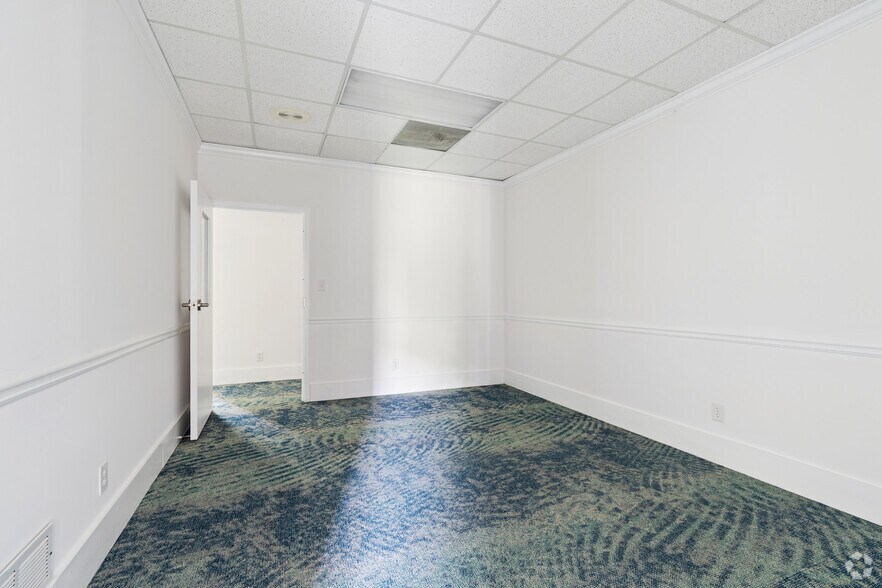 More Photos Of 1755 E Park Place Blvd, Stone Mountain Office For Sale