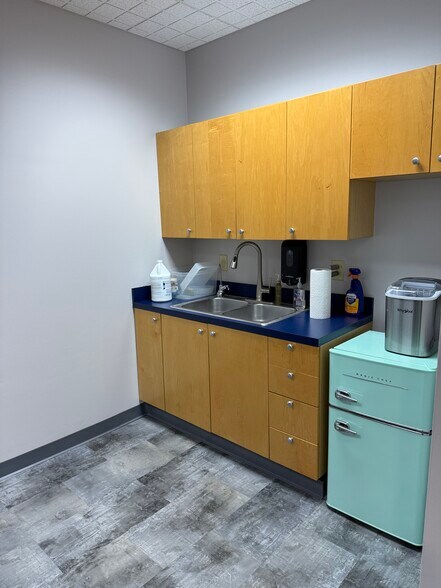 More Photos Of 3965 W 106th St, Carmel Office For Lease