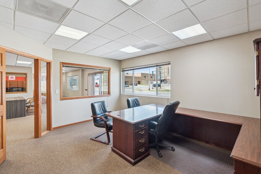 More Photos Of 101 E Linn St, Marshalltown Office For Sale