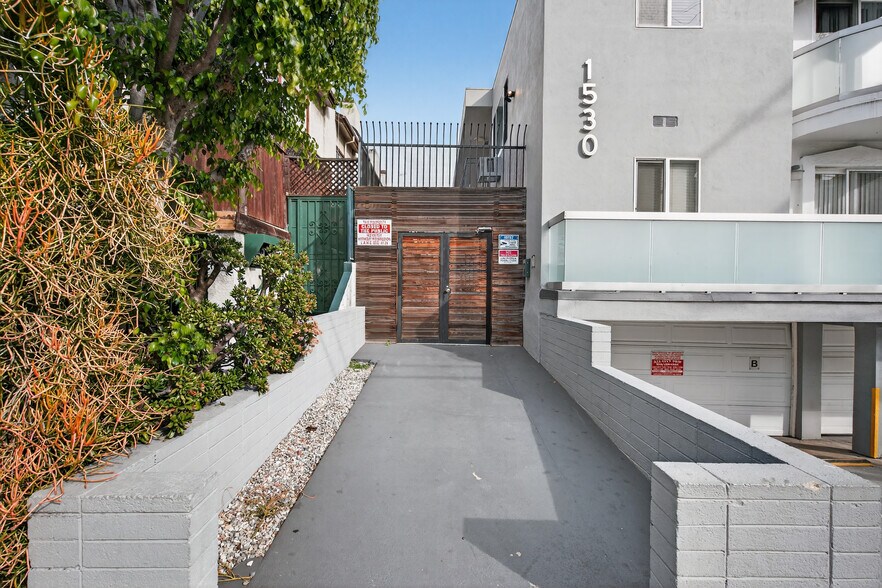 More Photos Of 1530 N Formosa Ave, Los Angeles Apartments For Sale