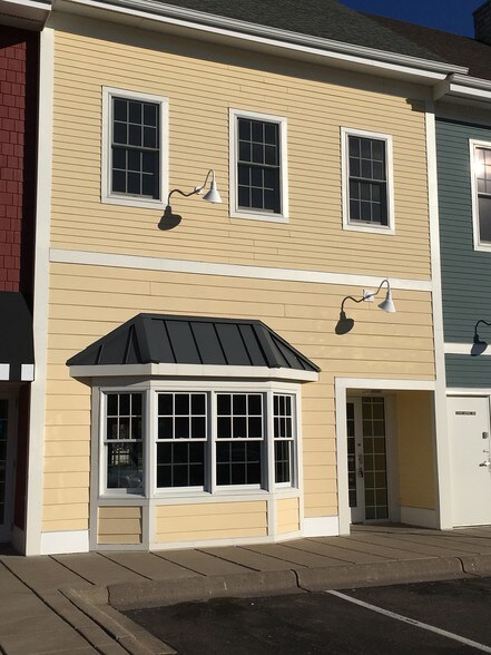 More Photos Of 105 New England Pl, Stillwater Storefront Retail Office For Lease