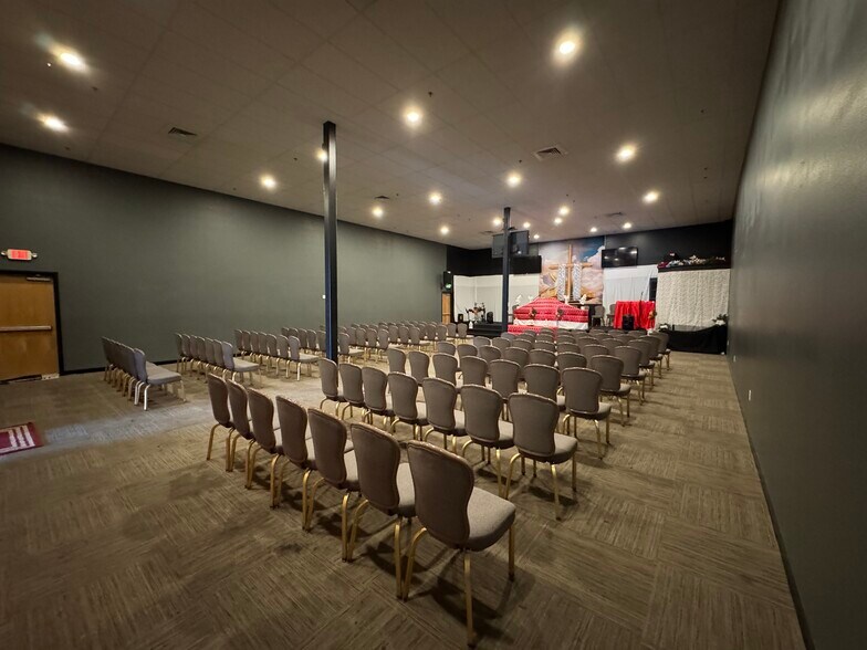 More Photos Of 104-224 Holly St, Nampa Storefront For Lease